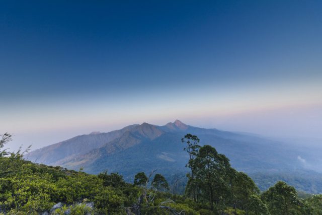 Gunung Egon merupakan salah satu gunung favorit bagi para pendaki yang berkunjung Nusa Tenggara Timur