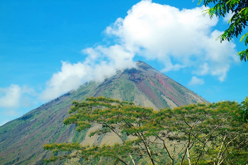 Gunung Inerie adalah salah satu gunung berapi yang ada di Pulau Flores
