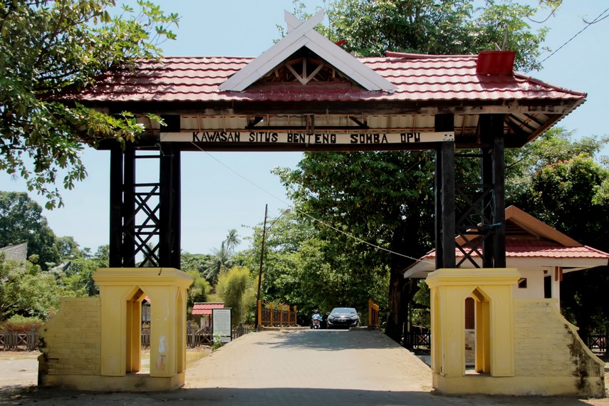 Halaman gerbang masuk menuju situs Benteng Somba Opu