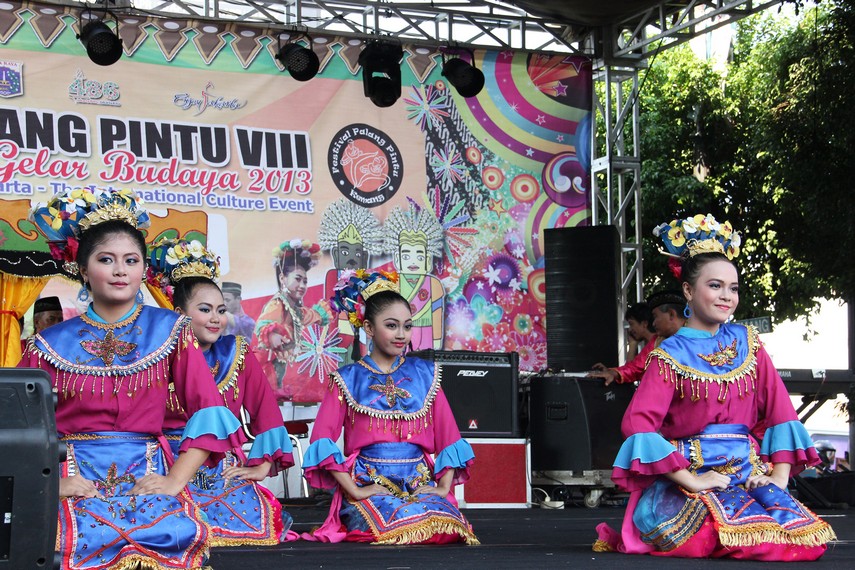 Tari Renggong Manis menjadi salah satu kesenian khas Betawi yang ditampilkan di Festival Palang Pintu