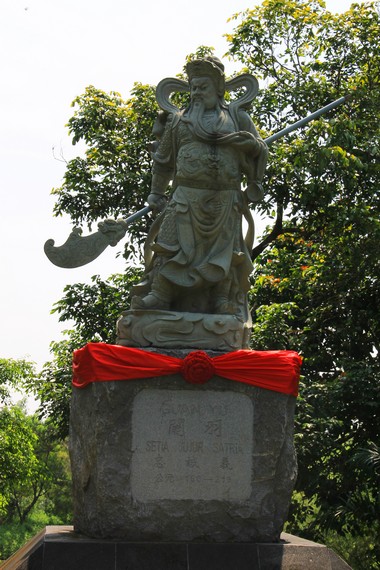 Penggambaran kesatria legendaris Kwan Kong dalam bentuk patung di Taman Budaya Tionghoa