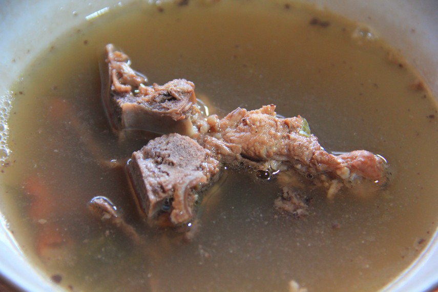 Biasaya sup brenebon oleh orang Manado disajikan sebagai menu penutup