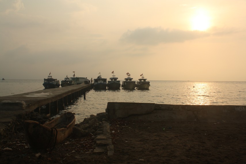 Kapal-kapal nelayan yang bersandar di Dermaga Tejang, Pulau Sebesi