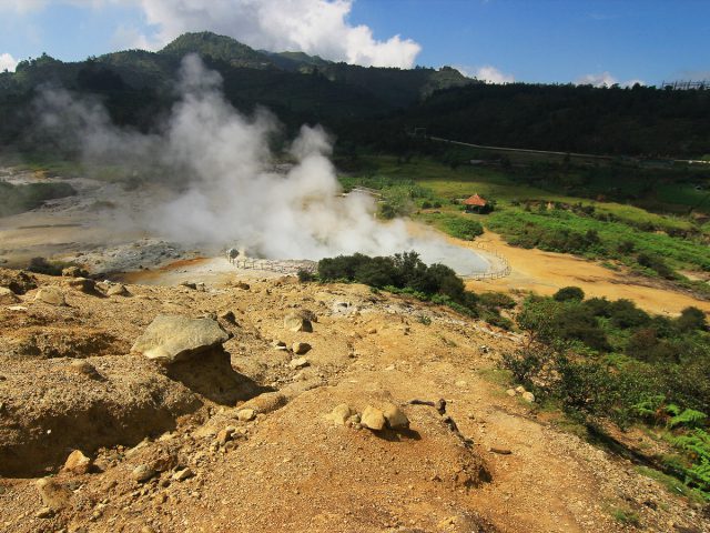Legenda Pangeran Kijang di Balik Keunikan Kawah Sikidang