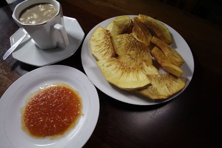 Kopi Rarobang nikmat untuk disajikan beserta makanan camilan seperti sukun goreng-2