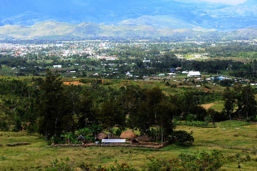 Kota Wamena di lihat dari pos TNI Napua
