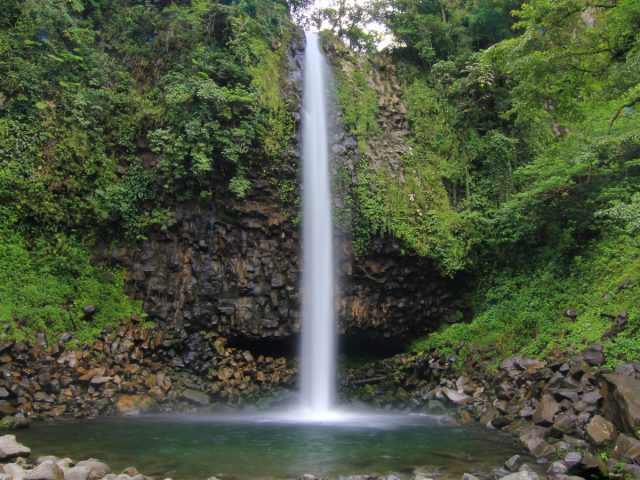 Lembah Anai: Tujuh Air Terjun di Kaki Gunung Singgalang