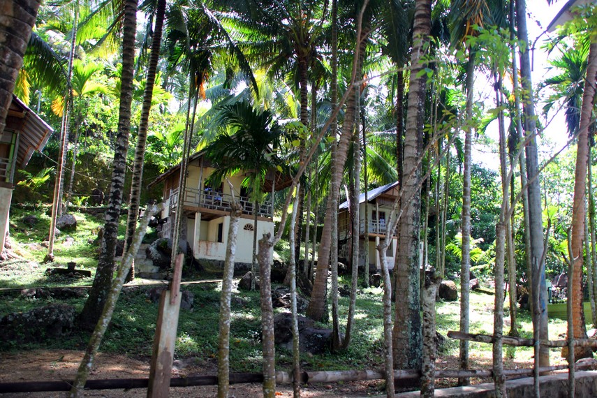 Losmen dengan pemandangan menghadap pantai yang dapat kita sewa di Pantai Gapang