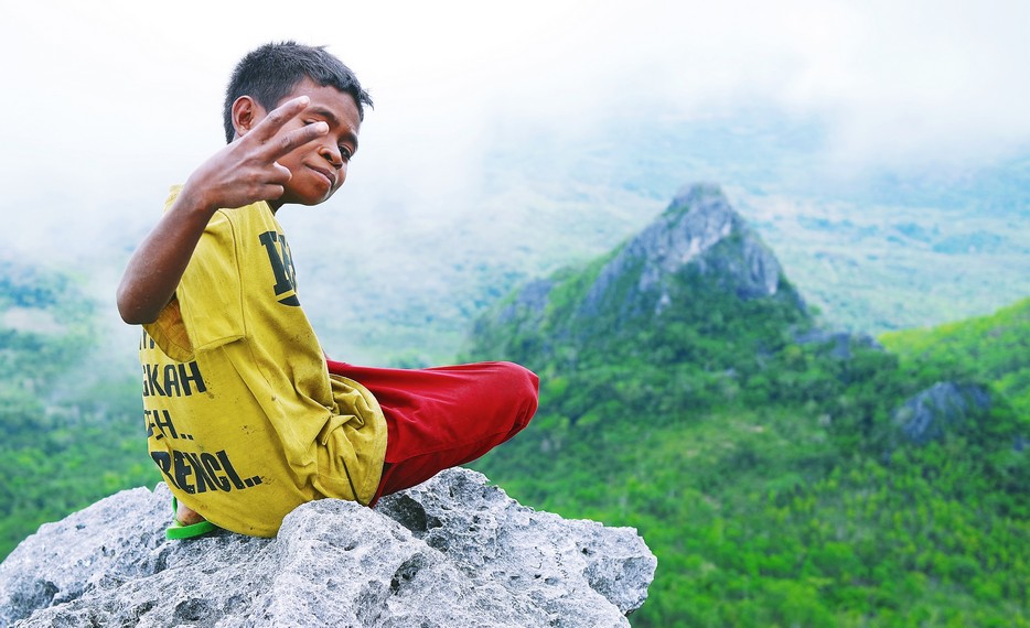 Martin Suan, anak kecil lokal sekaligus guide yang biasa menemani pendaki