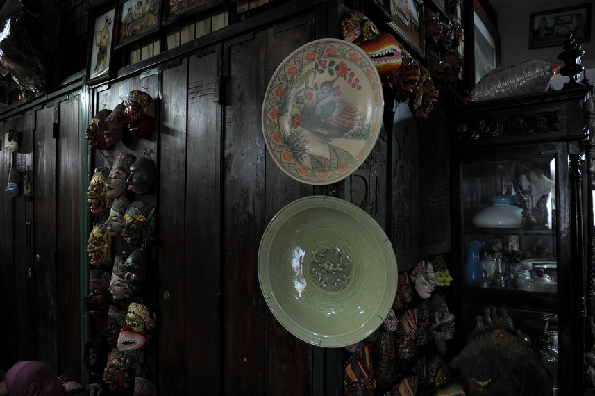 Kois-kios Pasar Triwindu tidak disewakan kembali, melainkan diwariskan turun temurun di dalam keluarga