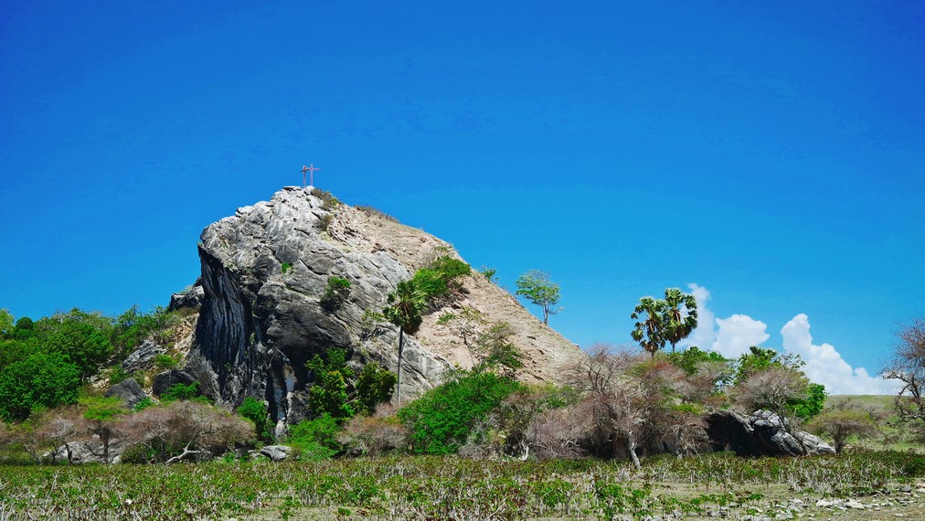 Menurut cerita masyarakat setempat, Batu Termanu berasal dari Maluku yang berpindah-pindah hingga ke Rote Ndao