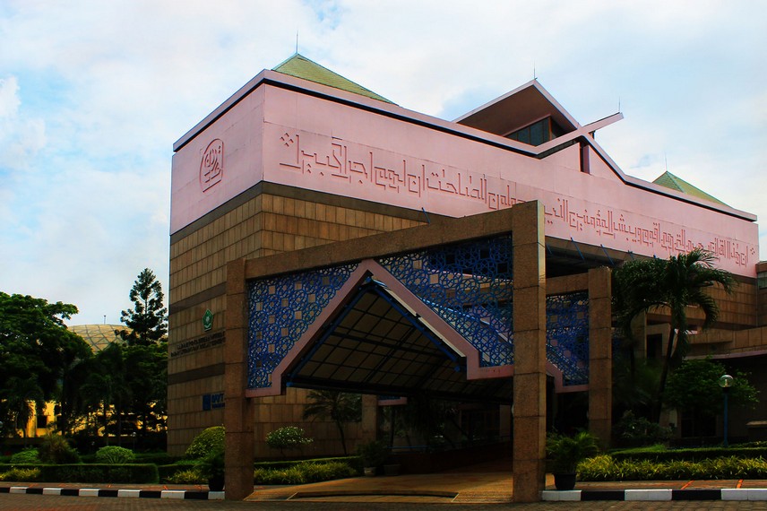 Museum Bayt Al-Quran diresmikan oleh Mantan Presiden Soeharto pada tanggal 20 April 1997