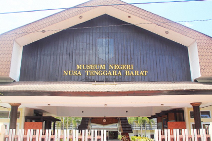 Museum ini terletak di Pusat Kota Mataram, tepatnya di Jalan Panji Tilar Negara No. 6
