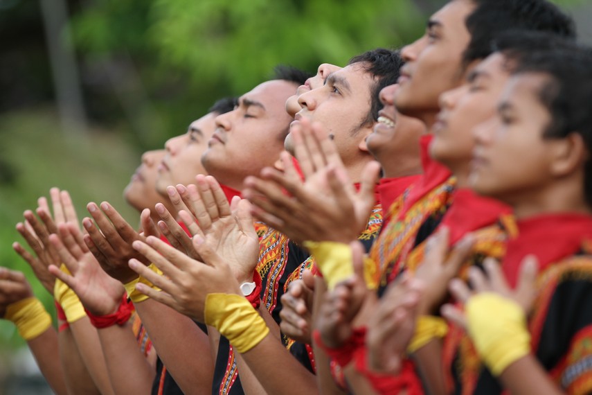 Tari Saman biasa ditampilkan untuk merayakan peristiwa-peristiwa penting dalam adat