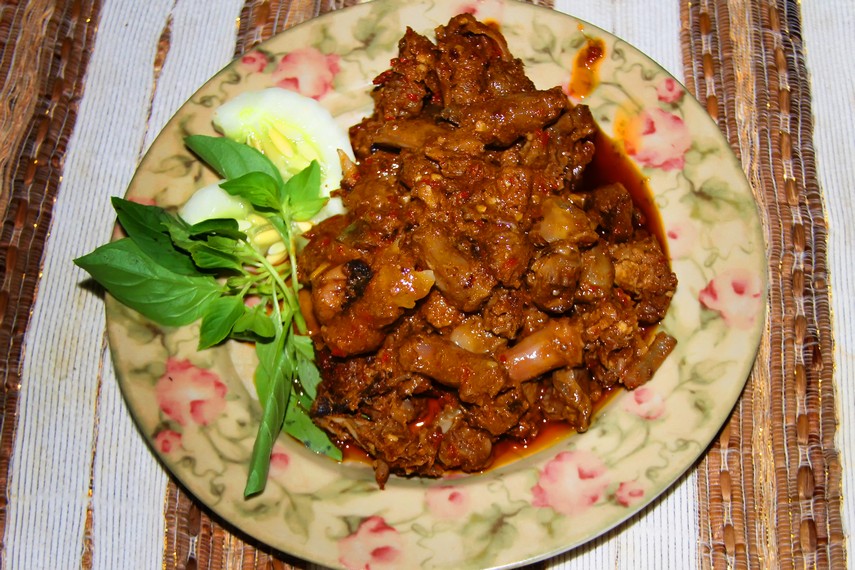 Nasu Palekko merupakan menu masakan tradisional yang hanya terdapat di daerah Sidrap, Sulawesi Selatan