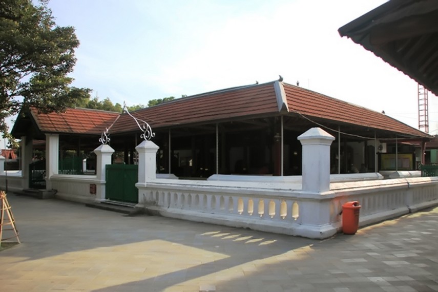 Ornamen Masjid Mataram Kotagede bercorak Hindu, Buddha, dan Islam