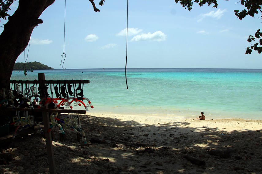 Pantai Gapang menjadi salah satu pantai yang terkenal dengan alam bawah lautnya