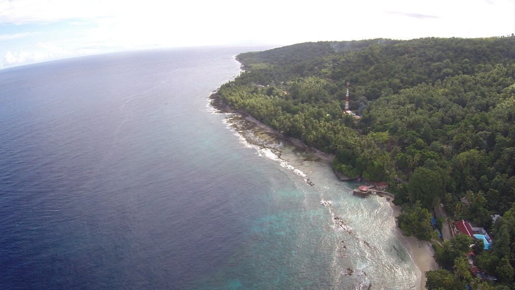 Pantai Namalatu tampak dari ketinggian