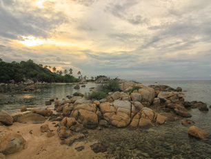 Pesona Pantai Parai Tenggiri yang Menawan