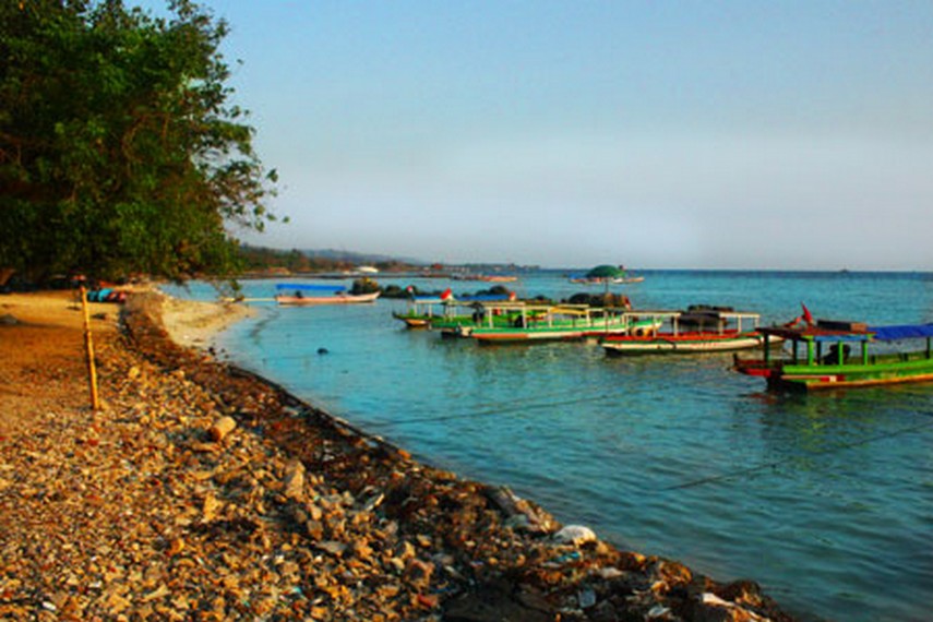 Berakhir Pekan di Pantai Pasir Putih Lampung Indonesia Kaya