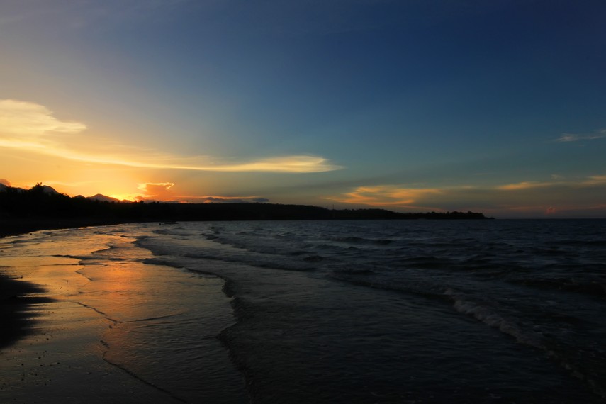 Pantai Saliper Ate menawarkan panorama matahari terbenam yang indah