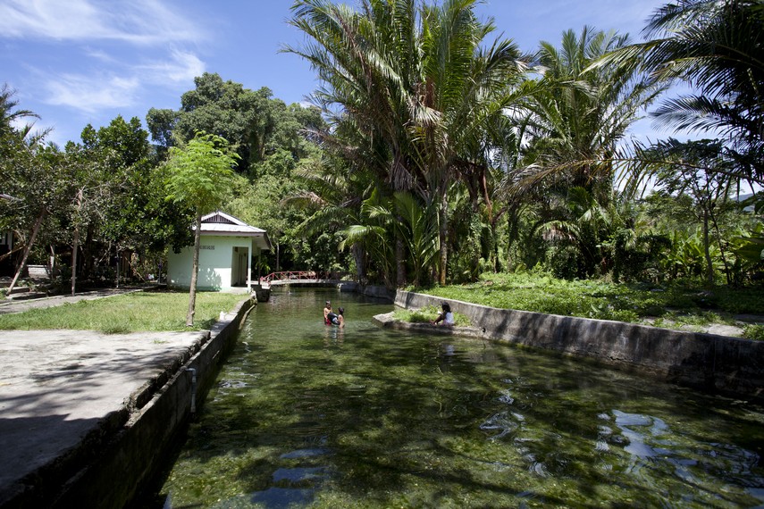 Parit Sekaligus kolam yang menunjang kehidupan warga desa Waiselaka