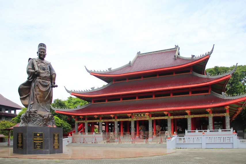 Paviliun Laksamana Zheng He yang letaknya didepan Klenteng Sam Poo Kong