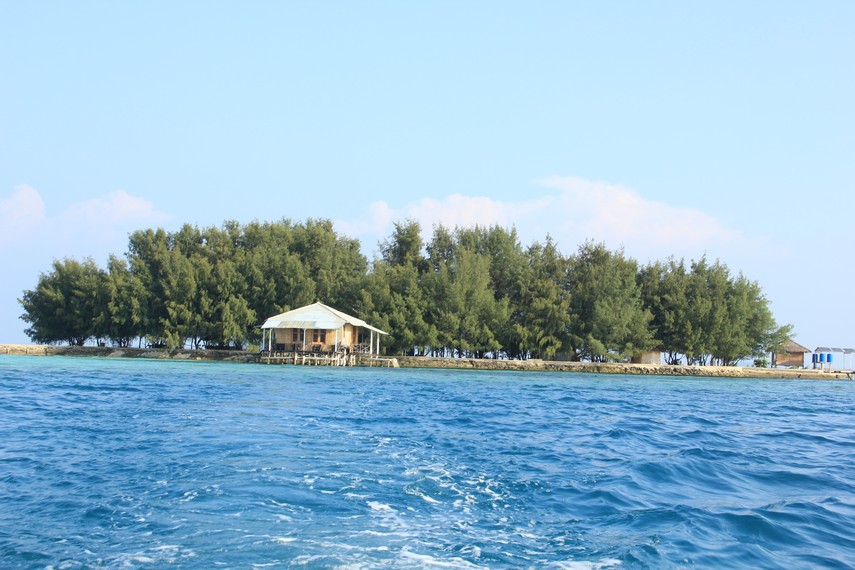 Pemandangan Pulau Gusung Pandan yang terlihat dari laut