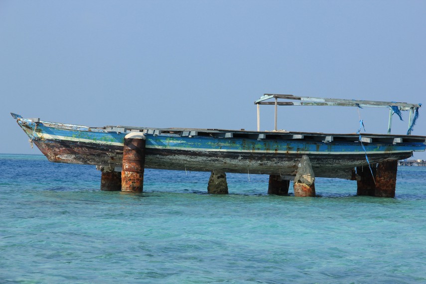 Kapal kandas menjadi salah satu pemandangan yang bisa dinikmati pengunjung di Pulau Gusung Pandan