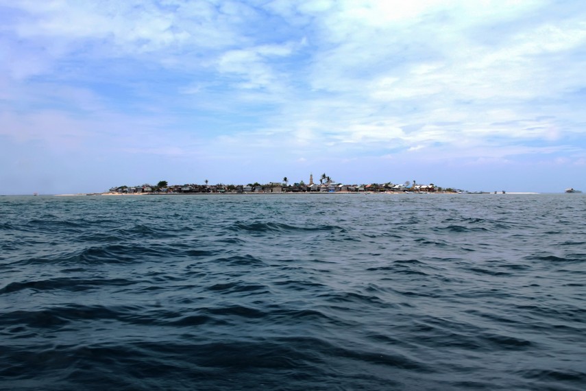 Pulau Barang Caddi memiliki luas sekitar 0,27 km2
