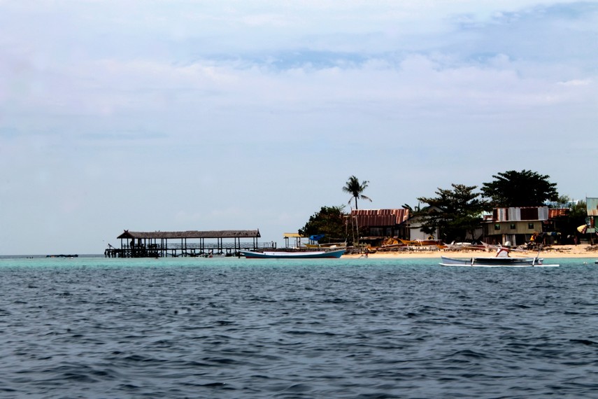 Pulau Barang Lompo dilihat dari kejauhan