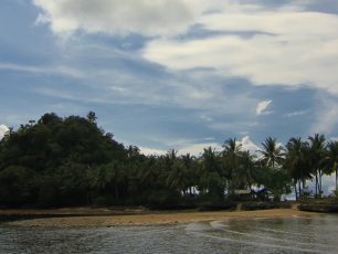 Pulau Pisang Kecil, Tempat Mengasingkan Diri Sejangkauan Kaki