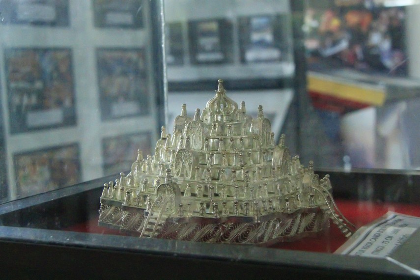 Rekor miniatur Candi Borobudur menggunakan perak