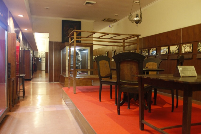 Replika ruangan Jenderal Sudirman yang menjadi koleksi museum ini