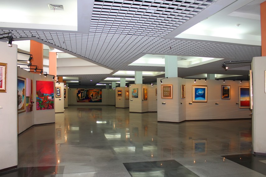 Salah satu sudut ruangan di Museum Istiqlal yang merepresentasikan kekayaan karya seni budaya Indonesia bernapaskan Islam