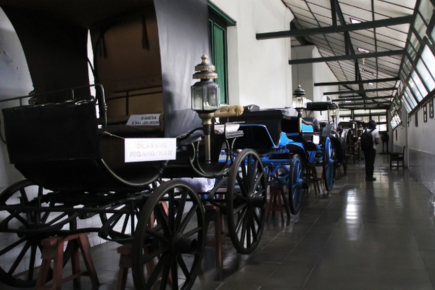 Semua koleksi kereta keraton dijaga dan dirawat dengan baik di museum ini