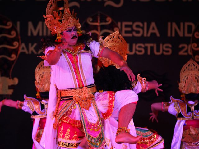 Tewasnya Raksasa Rakta dalam Tari Durga Mahisasura Mardini