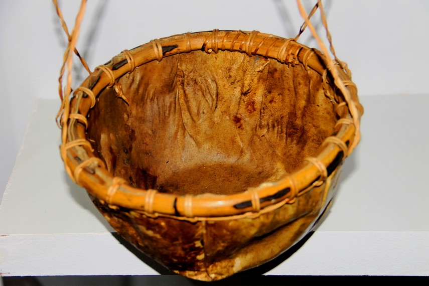 Timo ini digunakan sebagai wadah yang digunakan Suku Sakai untuk menampung madu