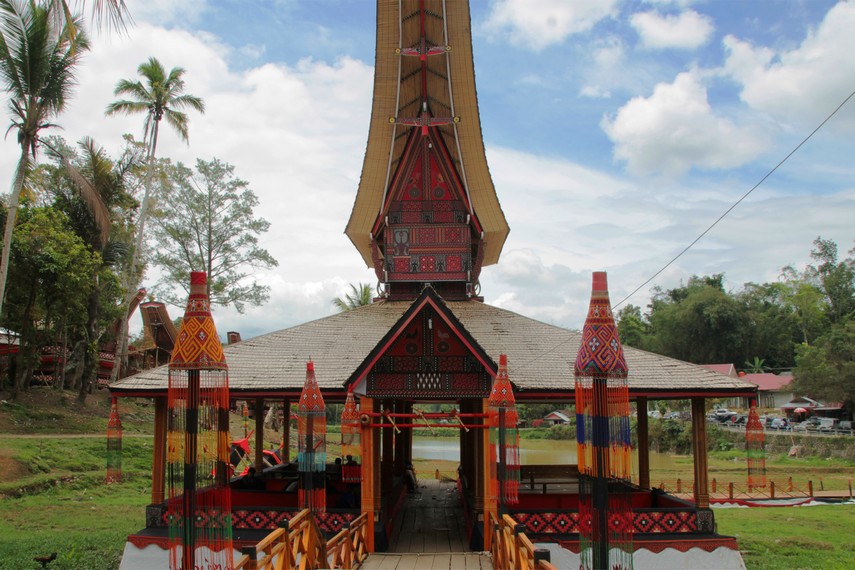 Tongkonan utama di desa adat Kete Kesu yang biasa digunakan untuk menyambut tamu