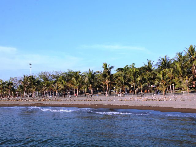 Pantai Akkarena, Tempat Terindah Menikmati Senja Makassar