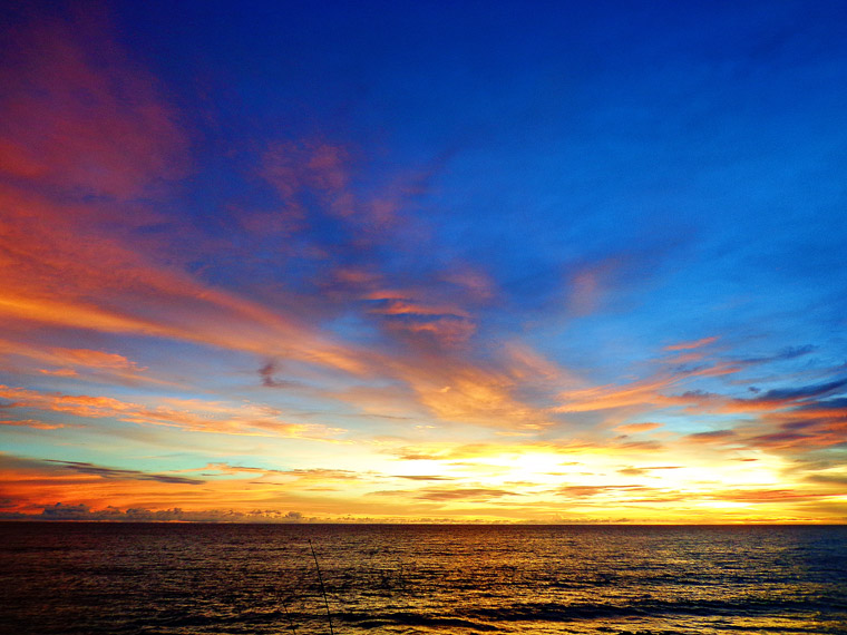 Sunset cantik di Pantai Banyu Tibo