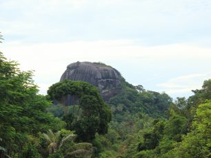 Batu Baginde, Batu Besar nan Menjulang Tinggi di Selatan Belitung