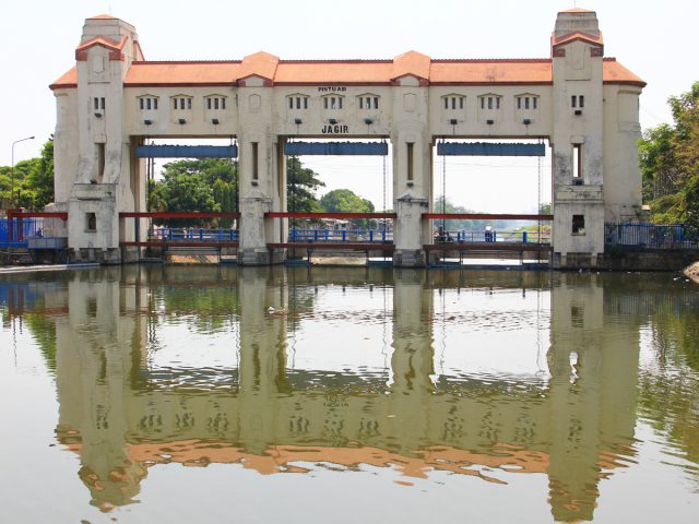 Bendungan Jagir, Dam Artdeco Peninggalan Belanda
