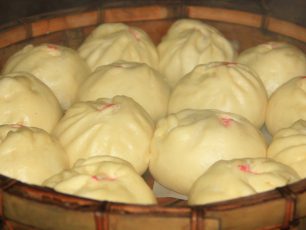 Biapong, Roti Tiongkok di Tanah Minahasa