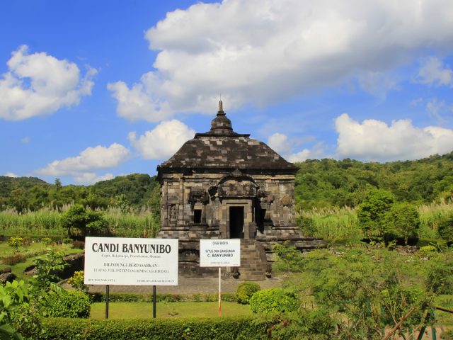 Eksotika Candi ‘Si Sebatang Kara’ Banyunibo