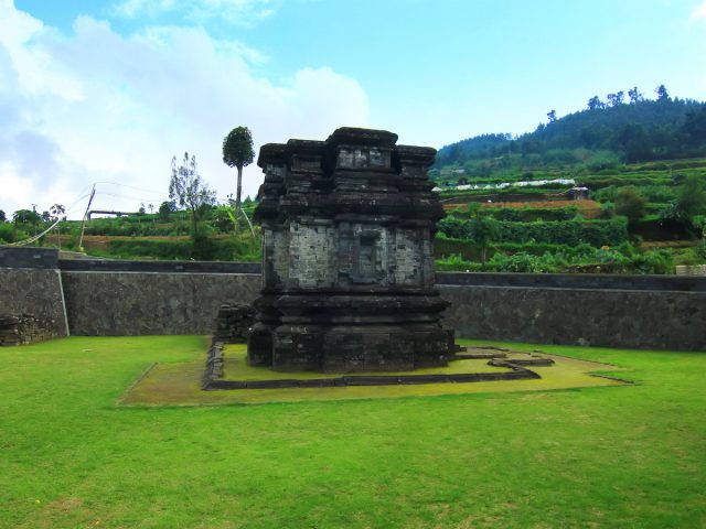 Yang Tersisa di Kompleks Candi Gatotkaca