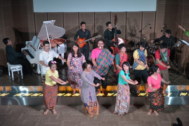 Drama Musikal Legenda Sungai Landak Oleh Institut Musik Daya Indonesia, Minggu 11 Mei 2014 Pukul : 15.00