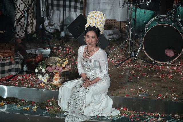Live Theatrical Music Performance Svara Semesta Oleh Ayu Laksmi dan Svara Semesta, Sabtu 7 Juni 2014 Pukul : 15.00