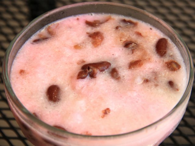 Mencicipi Kelezatan Es Kacang Merah