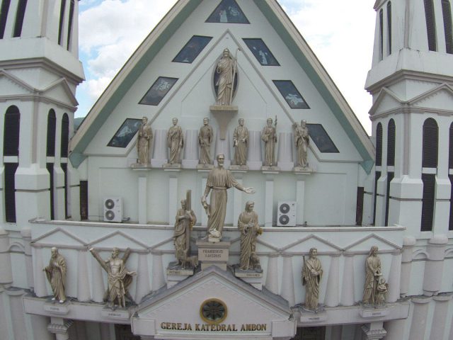 Keselarasan Umat Manusia di Gereja Katedral Ambon